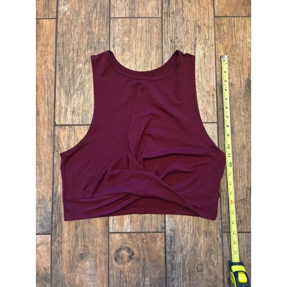 Gilly Hicks Go Active Cropped Tank Twist front Top Medium M Gym